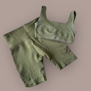 SET active shorts and bra